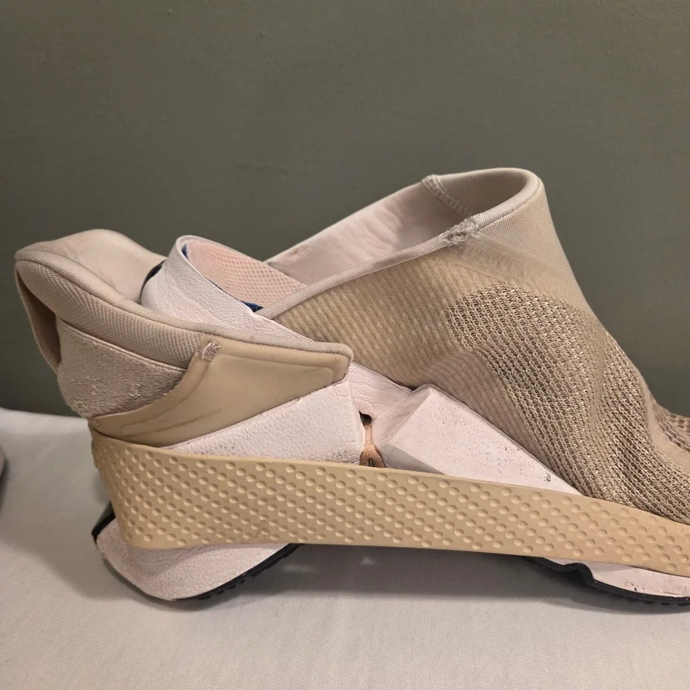 Nike Women's Go FlyEase Easy On/Off Sneakers, Size 8.5,‎ Light Tan Cream